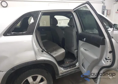 2011 Kia Sorento Lx z USA, uszkodzony, nr VIN 5XYKTCA10BG163690